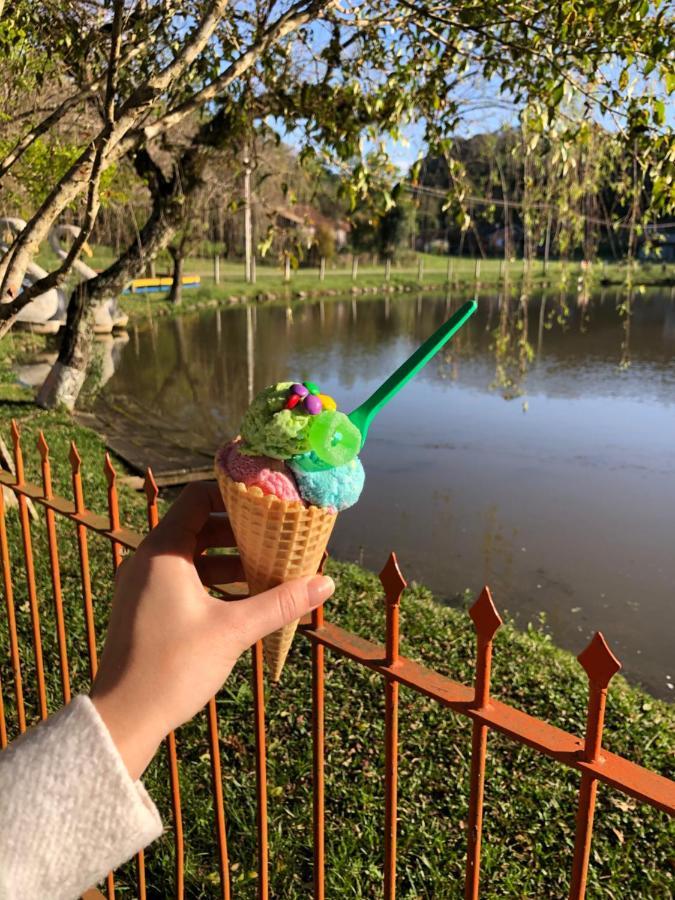 פלורס דה קוניה Pousada Parque Das Pitangueiras מראה חיצוני תמונה