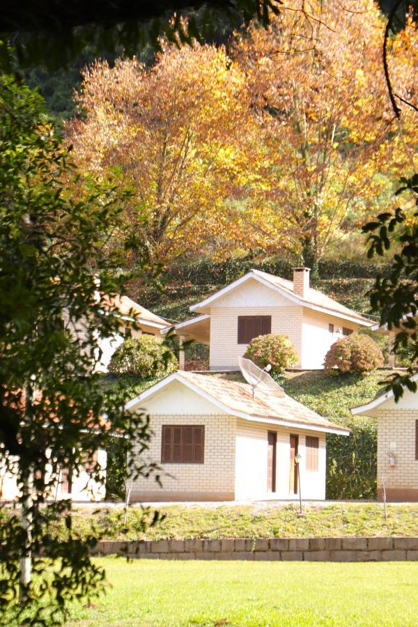 פלורס דה קוניה Pousada Parque Das Pitangueiras מראה חיצוני תמונה