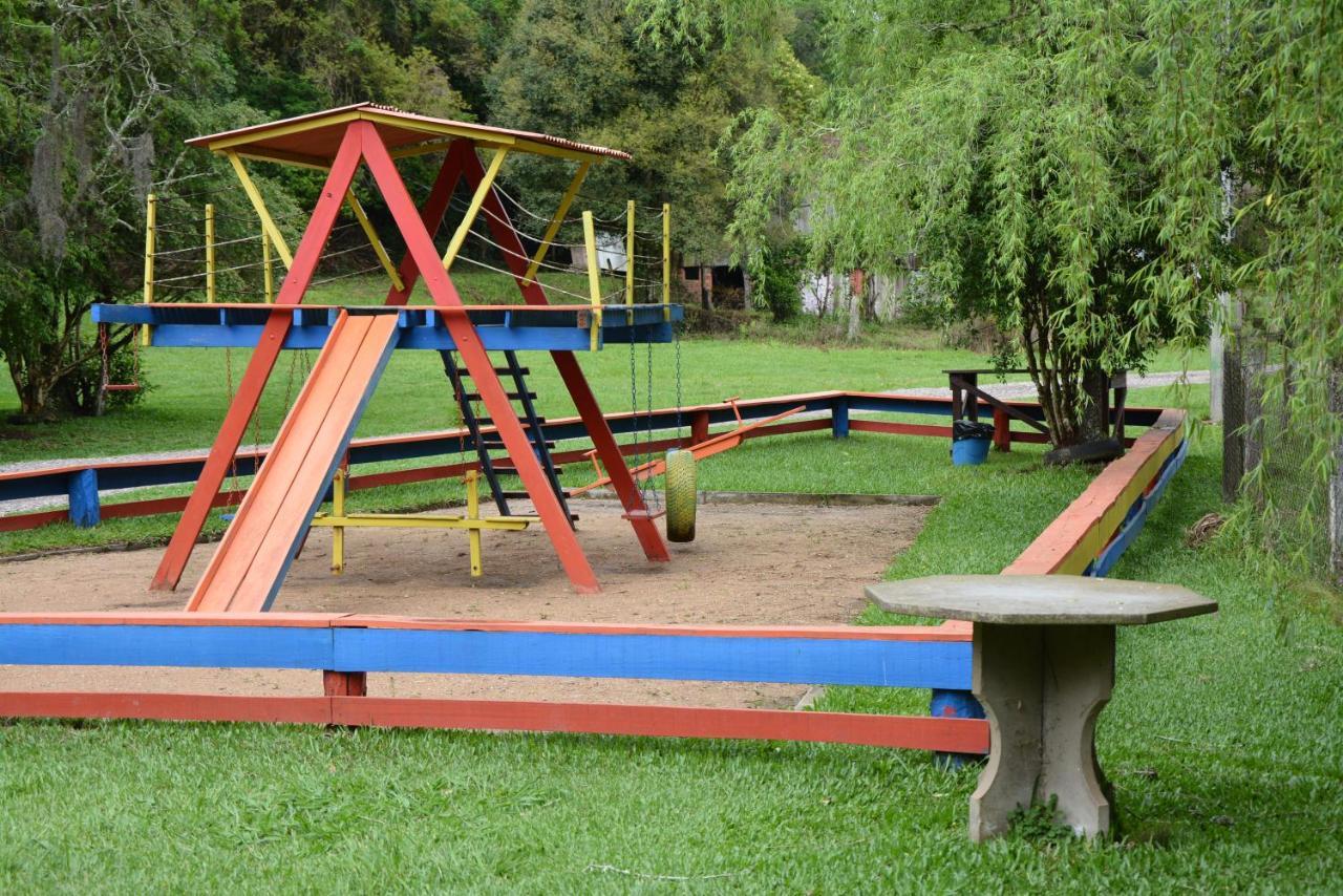 פלורס דה קוניה Pousada Parque Das Pitangueiras מראה חיצוני תמונה