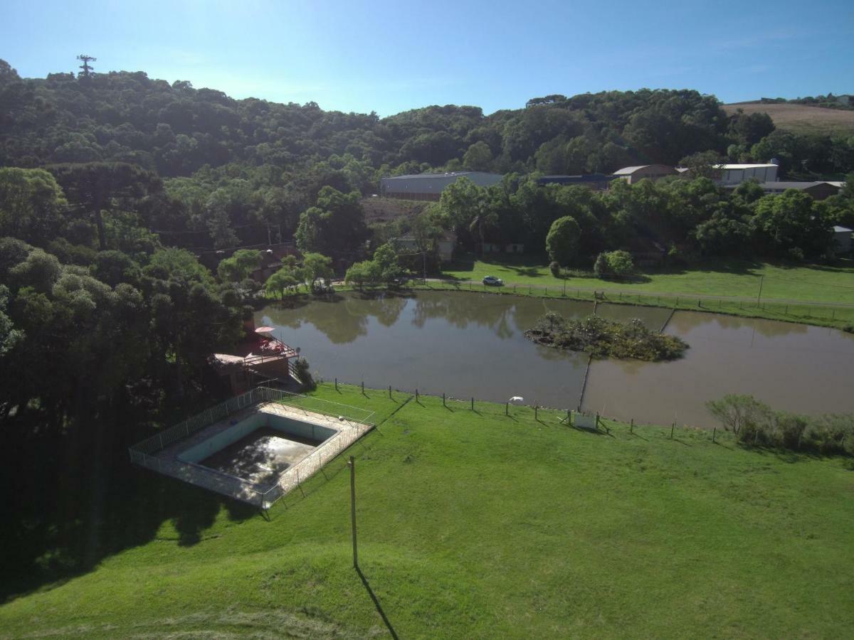 פלורס דה קוניה Pousada Parque Das Pitangueiras מראה חיצוני תמונה
